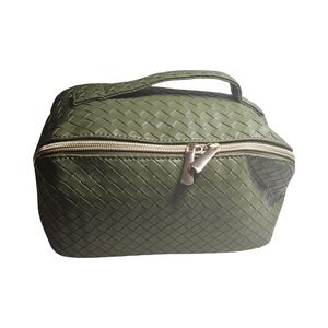NWOT Green Cosmetic Bag Organizer Woven Design